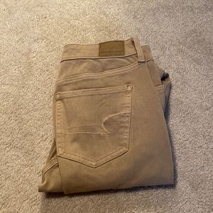 American Eagle - High Rise - Size 4 - Worn twice - New condition